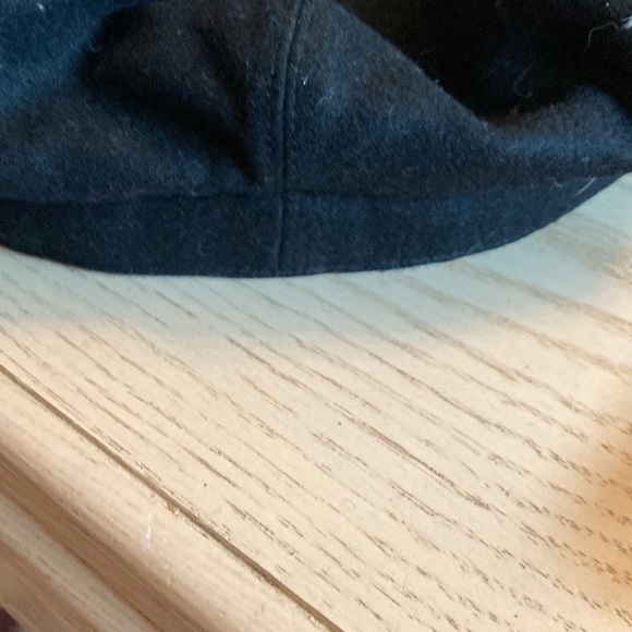 Liz Clairborne black newsboy cabbie hat with gold looking chain. Red lining. - Picture 2 of 4